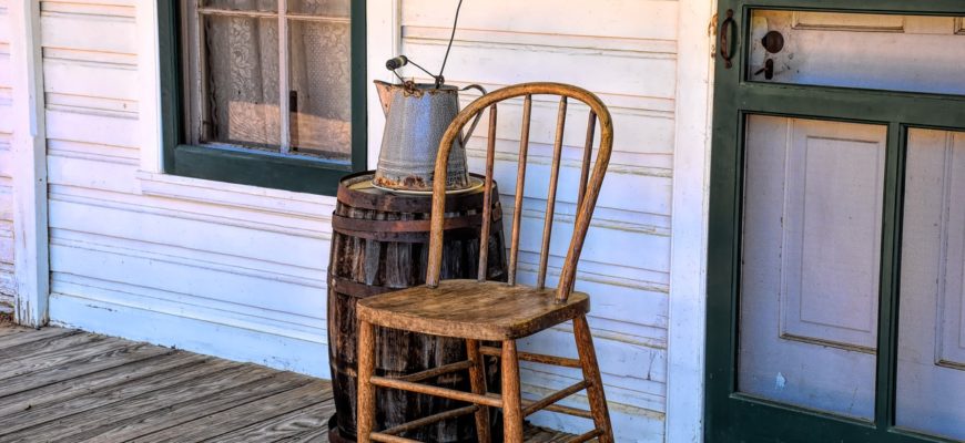Porch Vintage Chair Old House  - Ray_Shrewsberry / Pixabay