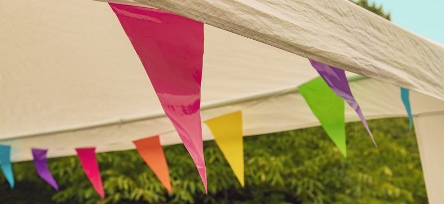 Party Tent Vlagjes Colorful Colors  - Dimhou / Pixabay