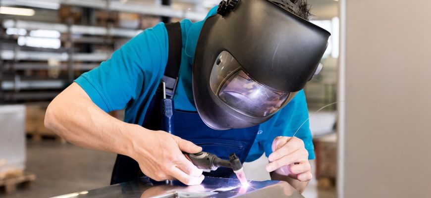 Welding Work Helmet  - greenlightvision_ch / Pixabay