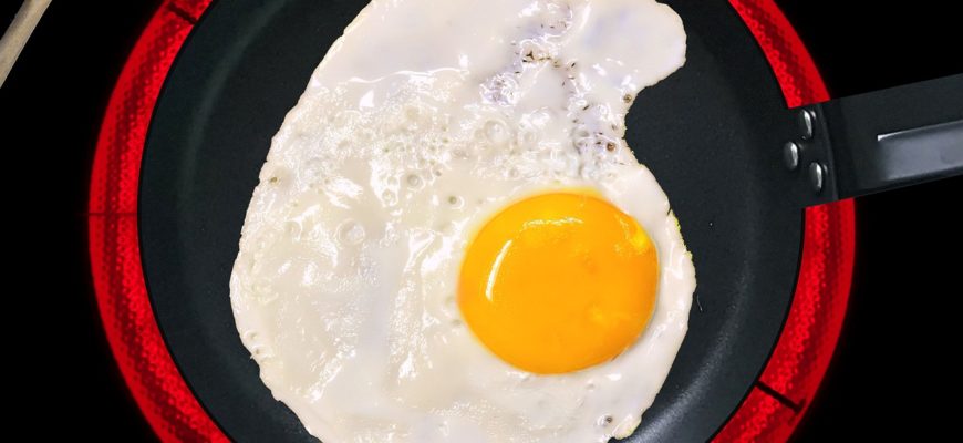 Fried Egg Egg Yolk Frying Pan  - Joenomias / Pixabay