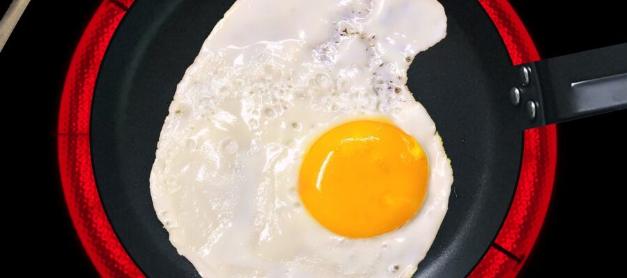 Fried Egg Egg Yolk Frying Pan  - Joenomias / Pixabay
