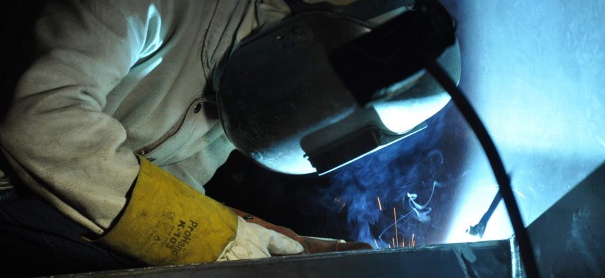 Welder Welding I Industrial  - ugurbozdogan / Pixabay