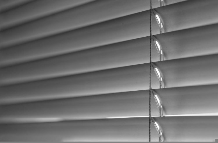 Venetian Blinds The Shade Curtain  - Myriams-Fotos / Pixabay